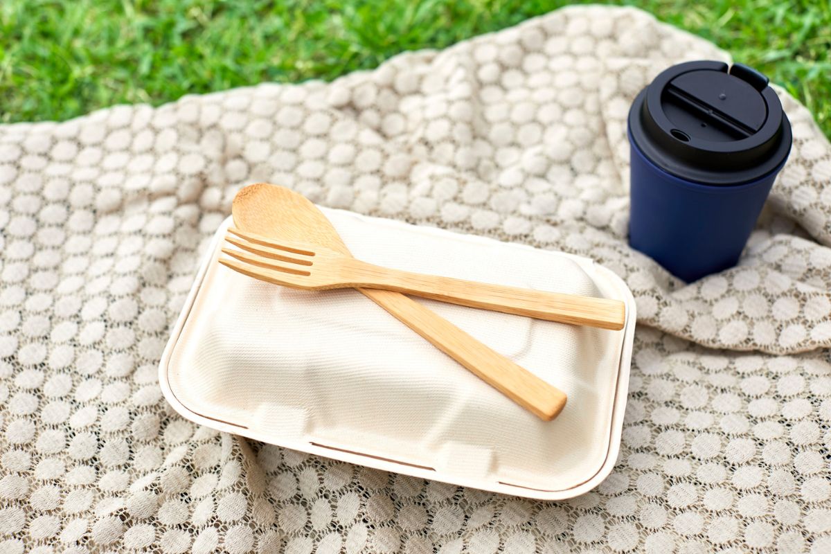 Sturdy wooden cutlery on top of a food takeaway box