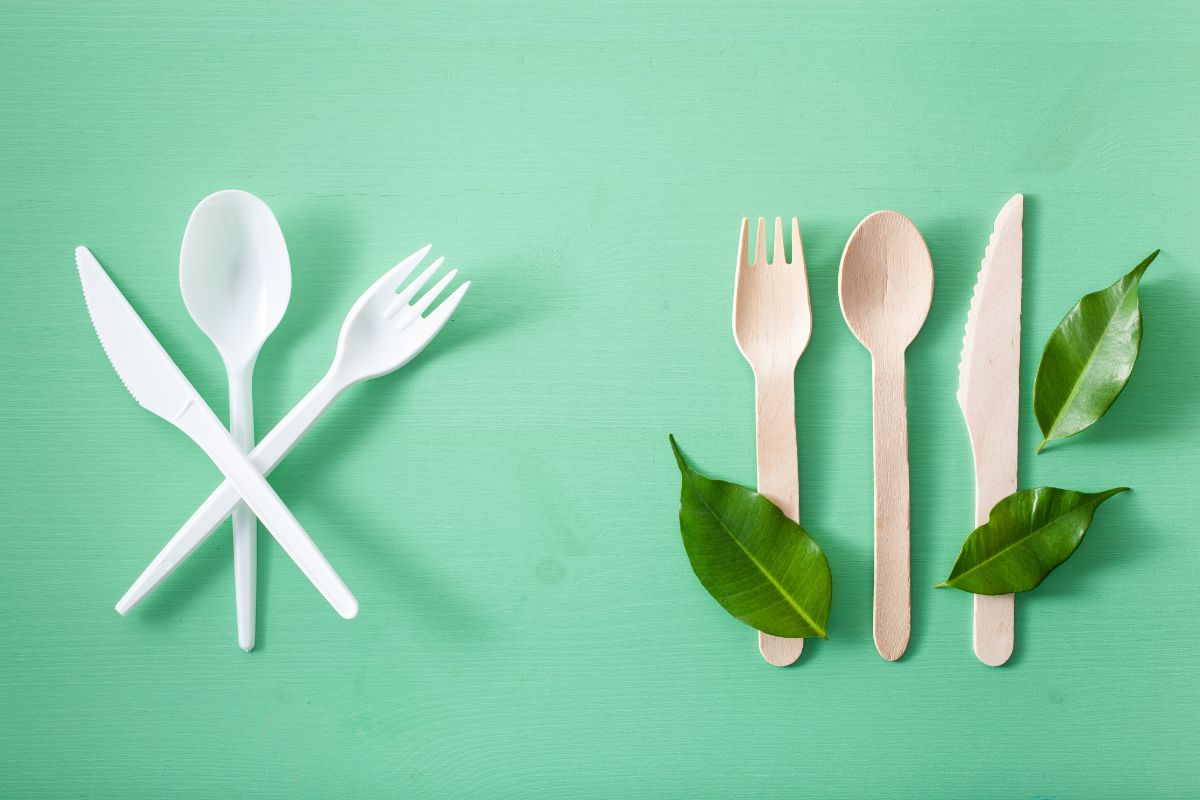 Plastic cutlery next to wooden cutlery